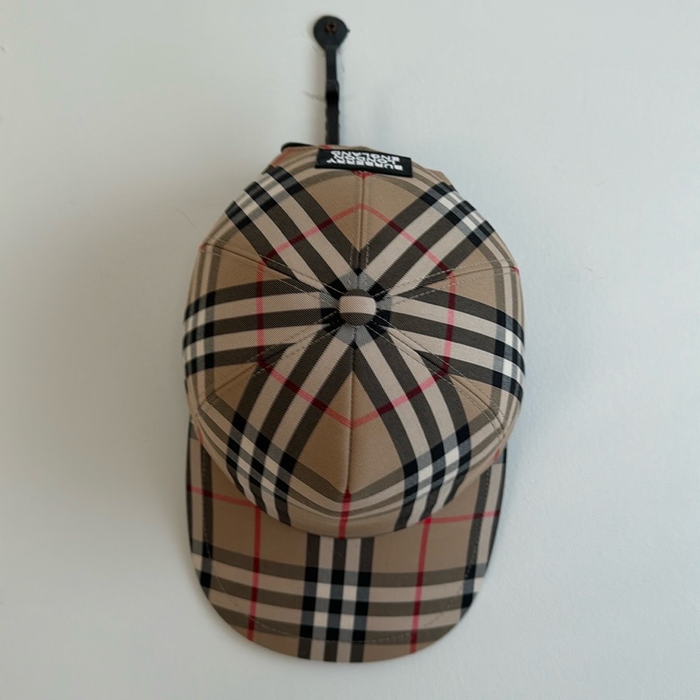 Burberry baseball cap M/ Like new